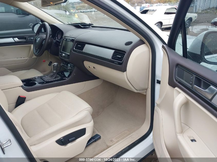 2013 VOLKSWAGEN TOUAREG SPORT W/NAV - WVGEF9BP0DD004014