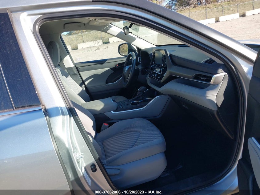 VIN 5TDBZRBH2NS218239 2022 TOYOTA HIGHLANDER LE