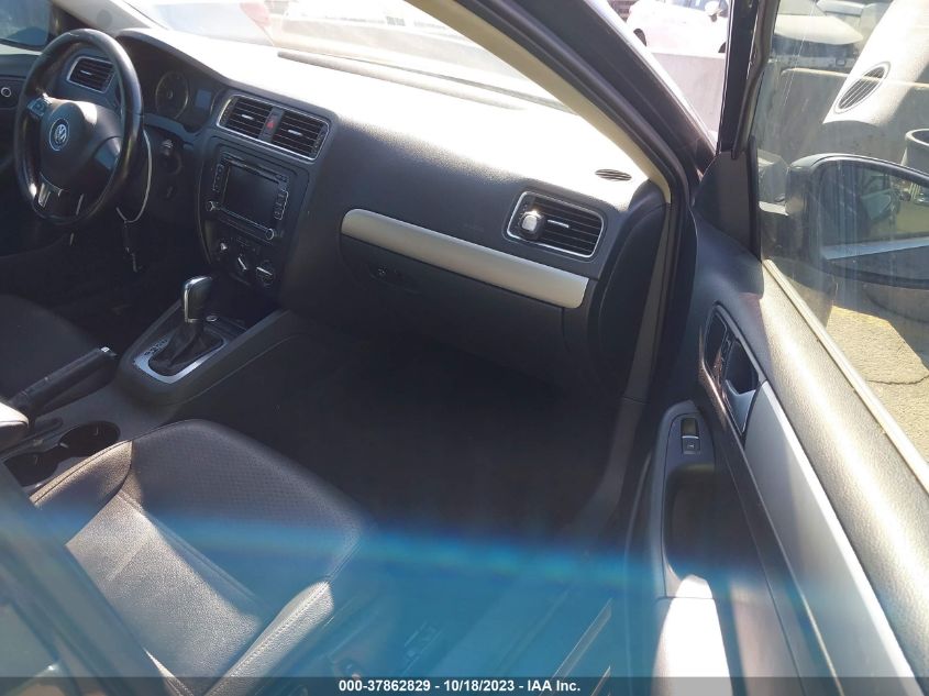 2014 VOLKSWAGEN JETTA SEDAN SE 3VWD17AJ7EM421410
