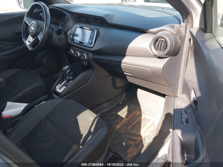 VIN 3N1CP5CU4KL499527 2019 NISSAN KICKS S