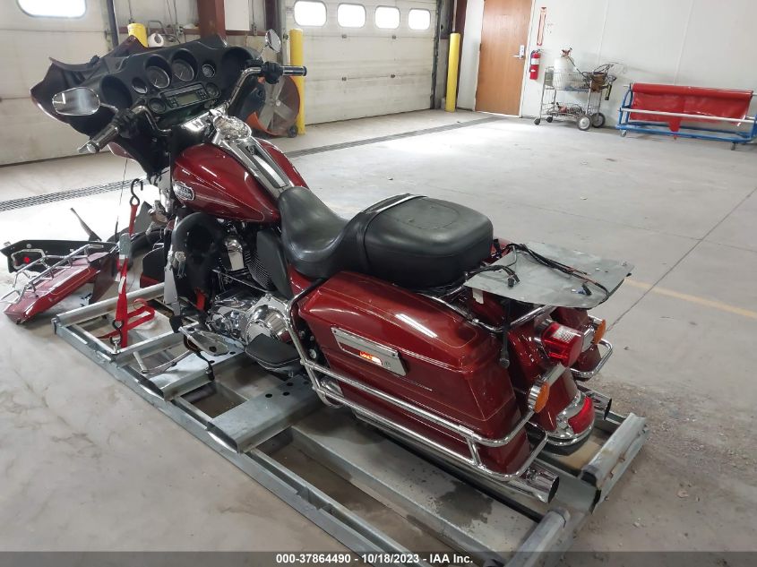 2010 HARLEY-DAVIDSON FLHTCU - 1HD1FC41XAB649087