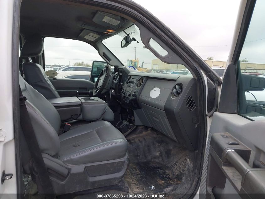 2015 FORD SUPER DUTY F-250 SRW LARIAT/PLATINUM - 1FT7W2B69FEA13240