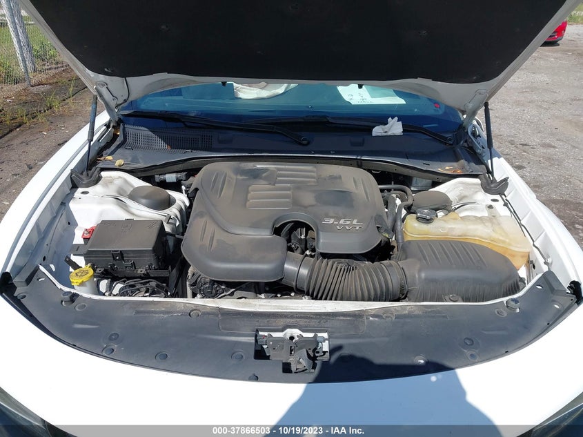 VIN 2C3CDXBG8JH277601 2018 DODGE CHARGER SXT