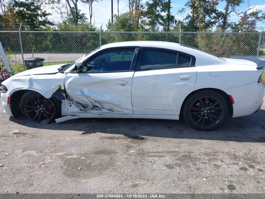 VIN 2C3CDXBG8JH277601 2018 DODGE CHARGER SXT