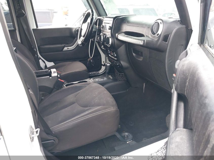 2015 JEEP WRANGLER UNLIMITED SAHARA - 1C4BJWEG2FL606020