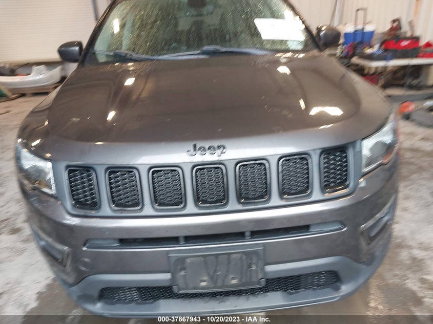 VIN 3C4NJDBB4KT599001 2019 JEEP COMPASS LATITUDE