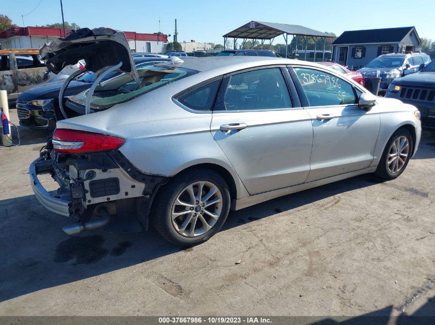 3FA6P0HD9KR128355 Ford Fusion SE 4