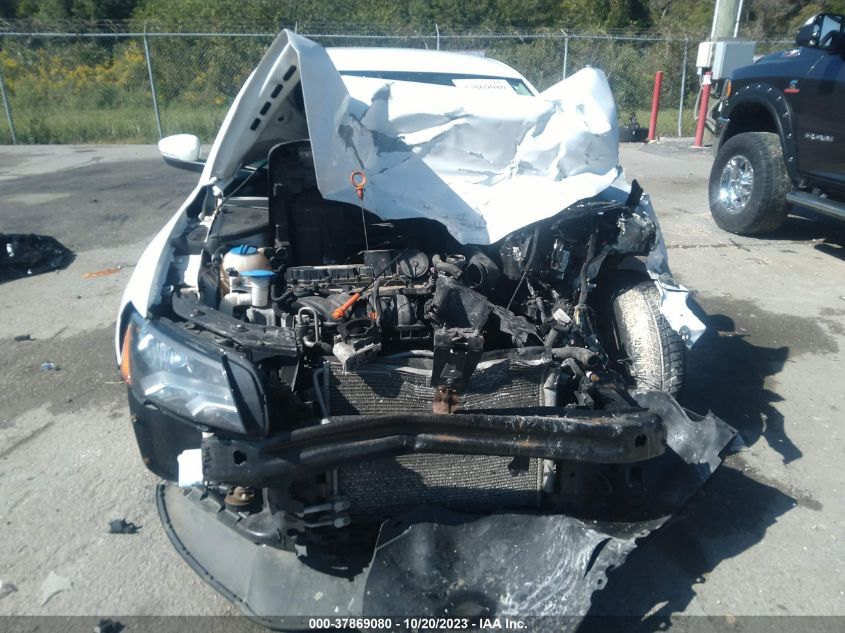 2013 VOLKSWAGEN PASSAT S - 1VWAP7A37DC073658