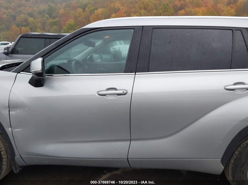 VIN 5TDGZRBHXMS534444 2021 TOYOTA HIGHLANDER XLE
