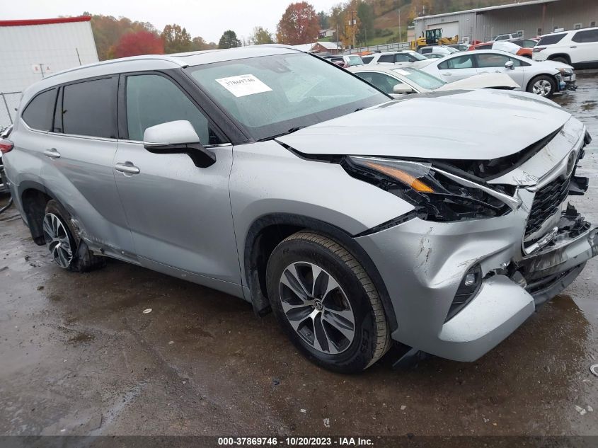 2021 TOYOTA HIGHLANDER XLE - 5TDGZRBHXMS534444