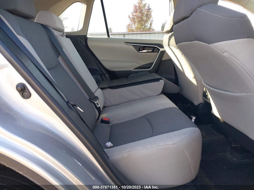 VIN 2T3P1RFV6MC151902 2021 TOYOTA RAV4 XLE