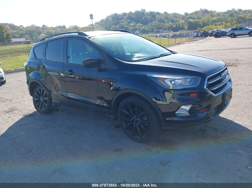 1FMCU9GDXHUC21698 2017 FORD ESCAPE, photo no. 1