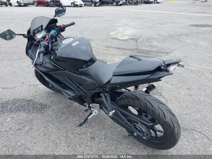 2022 YAMAHA YZFR3 A MH3RH18Y7NK008447