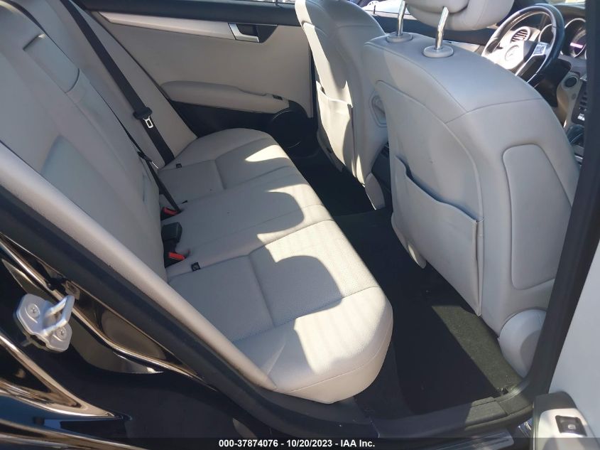 2013 MERCEDES-BENZ C 250 SPORT/LUXURY WDDGF4HB1DR266905
