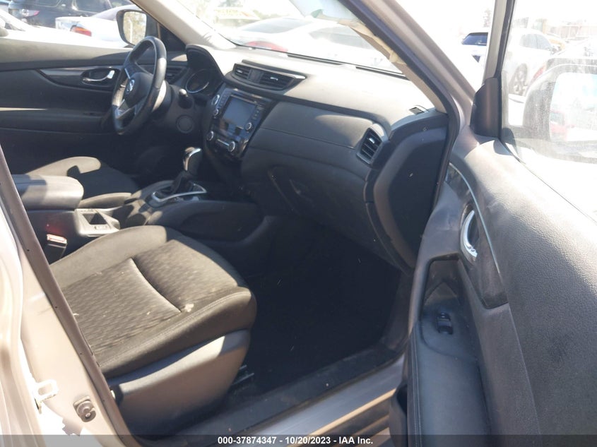 VIN KNMAT2MT4JP537068 2018 NISSAN ROGUE SV