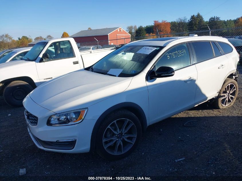 2015 VOLVO V60 CROSS COUNTRY T5 YV4612HK2F1000302