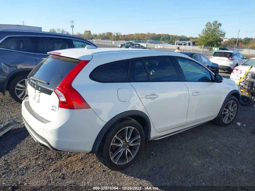 2015 VOLVO V60 CROSS COUNTRY T5 YV4612HK2F1000302