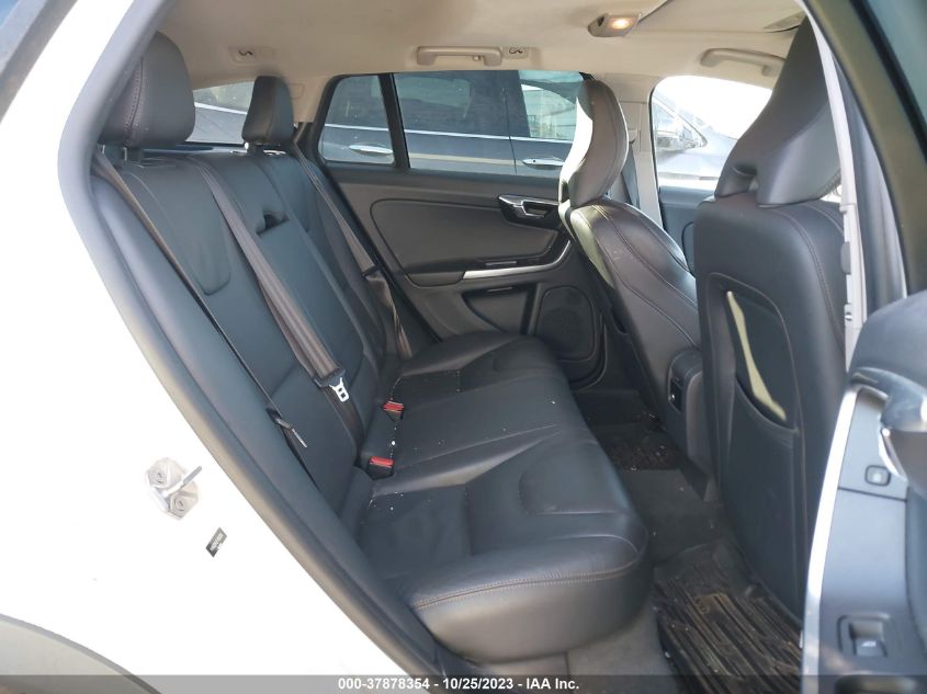 2015 VOLVO V60 CROSS COUNTRY T5 YV4612HK2F1000302