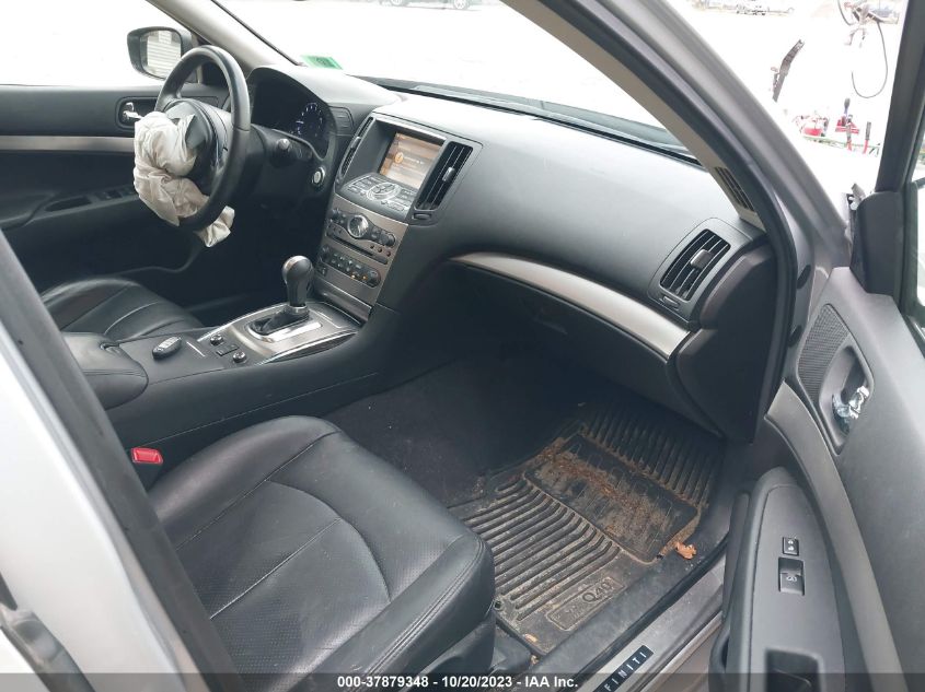 2015 INFINITI Q40 JN1CV6AR6FM520755