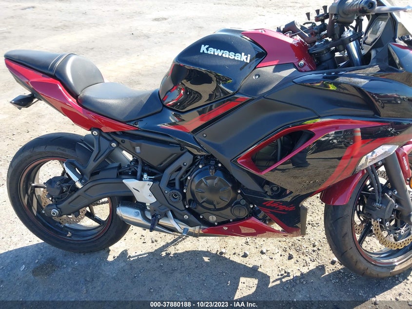 VIN ML5EXEM18MDA38394 2021 KAWASAKI EX650 M