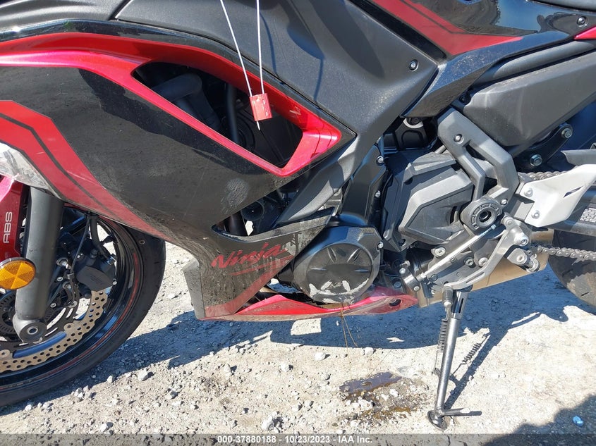 VIN ML5EXEM18MDA38394 2021 KAWASAKI EX650 M