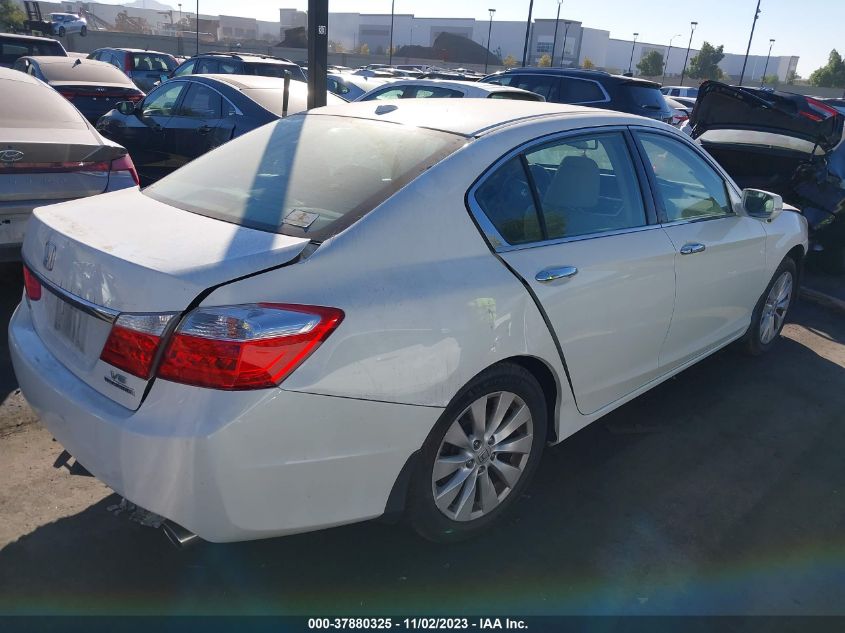2015 HONDA ACCORD SEDAN TOURING - 1HGCR3F95FA013552