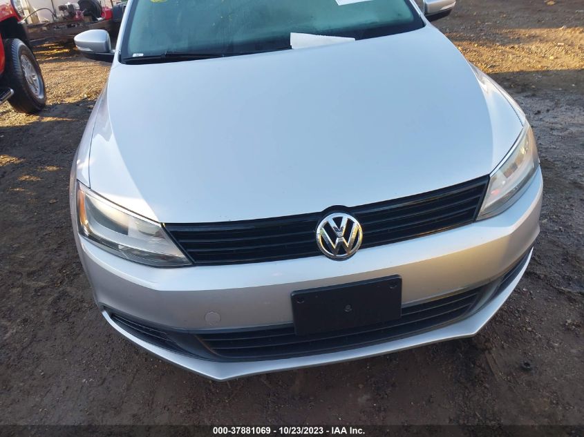 2014 VOLKSWAGEN JETTA SEDAN SE - 3VWD17AJ4EM254357