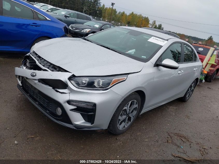 3KPF24AD1ME269991 Kia Forte LXS 2