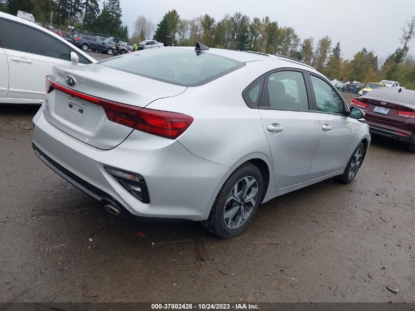 3KPF24AD1ME269991 Kia Forte LXS 4