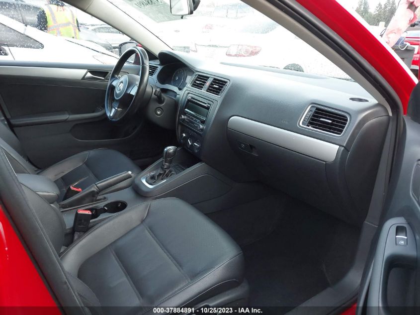 2013 VOLKSWAGEN JETTA SEDAN SE - 3VWDP7AJ3DM218737