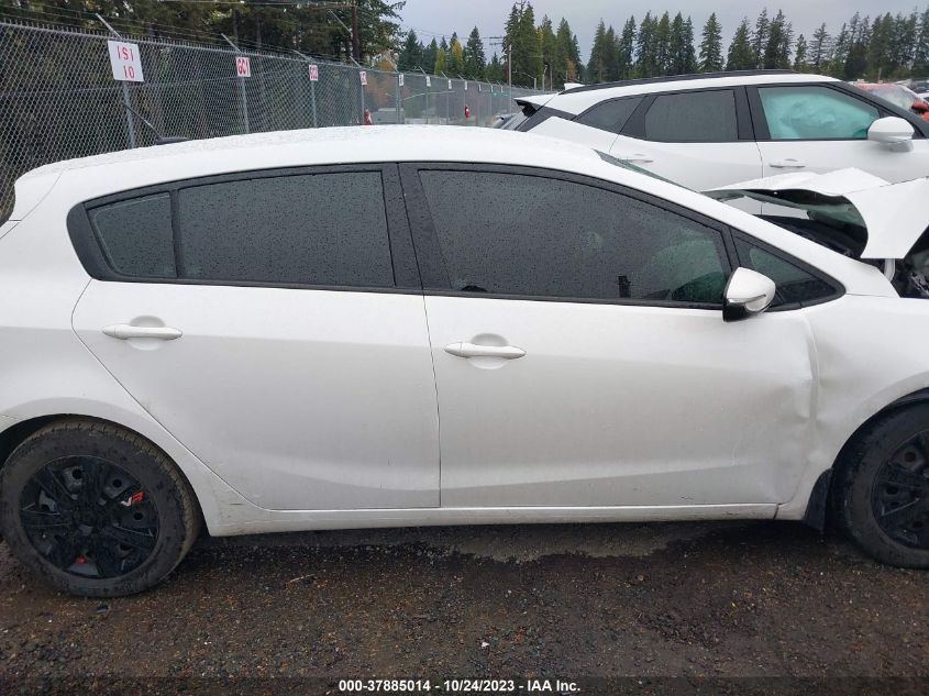 2016 KIA FORTE 5-DOOR LX - KNAFK5A83G5591098