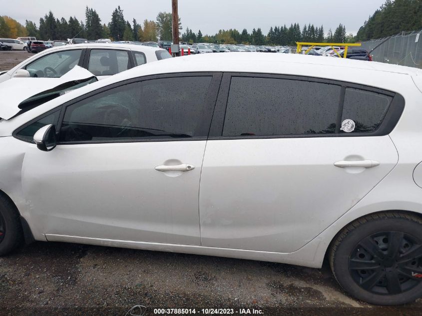 2016 KIA FORTE 5-DOOR LX - KNAFK5A83G5591098
