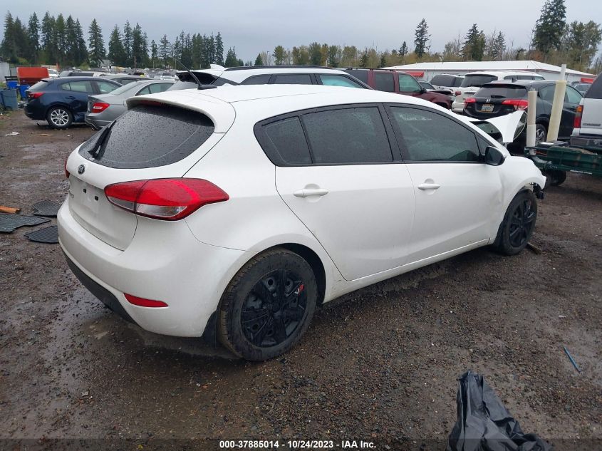 2016 KIA FORTE 5-DOOR LX - KNAFK5A83G5591098