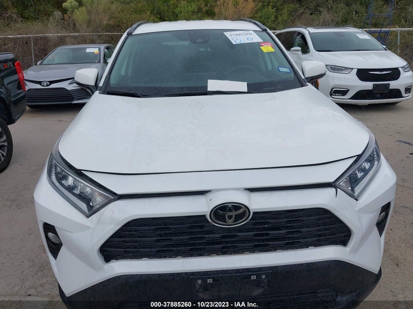 VIN 2T3W1RFV1MW119143 2021 TOYOTA RAV4 XLE