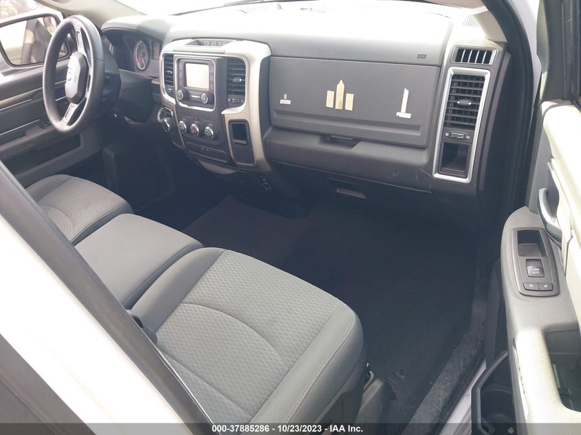 VIN 1C6RR6GG9JS317632 2018 RAM 1500 SLT