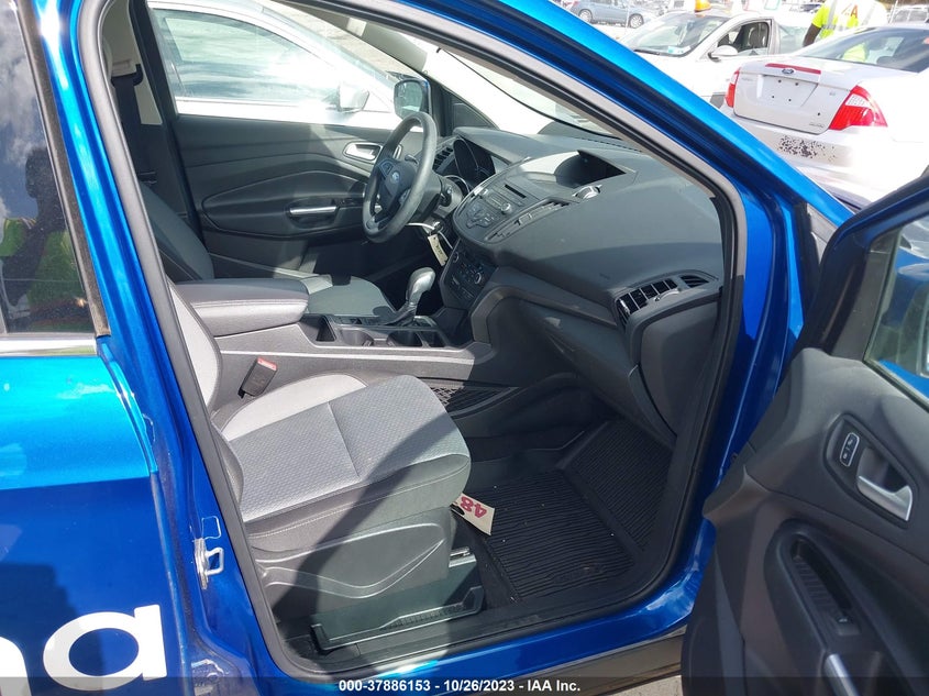VIN 1FMCU0GD3JUD23054 2018 FORD ESCAPE SE