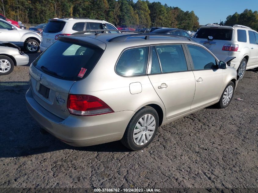 2013 VOLKSWAGEN JETTA SPORTWAGEN S - 3VWPP7AJ3DM646689