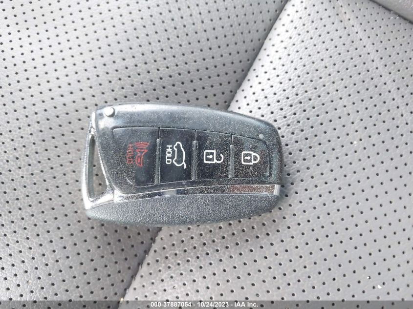 2017 HYUNDAI SANTA FE SE/LIMITED - KM8SR4HF8HU249659