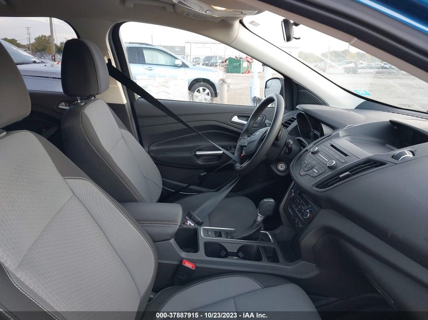 VIN 1FMCU9GDXHUD50315 2017 FORD ESCAPE SE