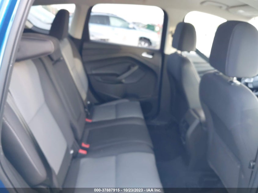 VIN 1FMCU9GDXHUD50315 2017 FORD ESCAPE SE