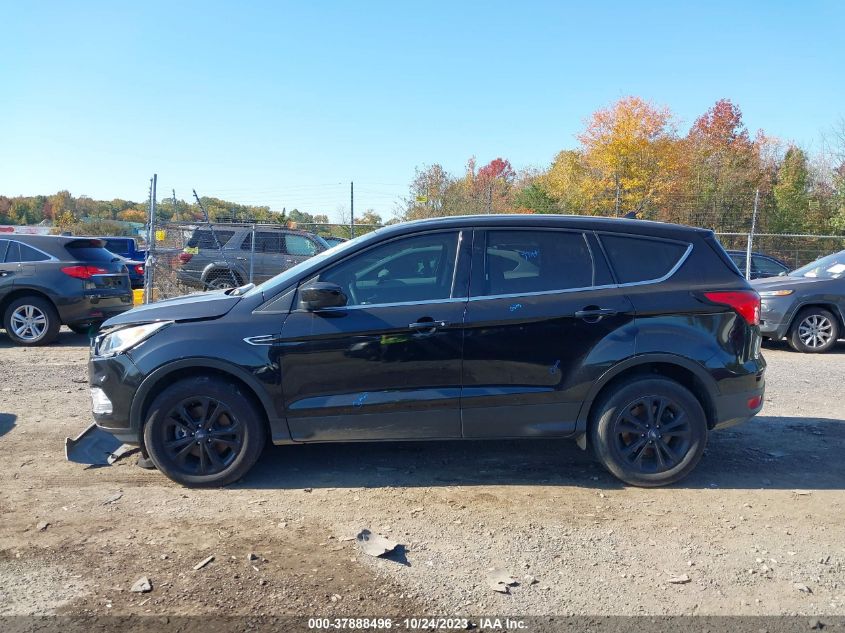 2019 FORD ESCAPE SE - 1FMCU9GD0KUB29264