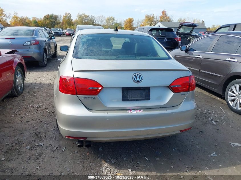 2014 VOLKSWAGEN JETTA SEDAN SE - 3VWD17AJ7EM243000