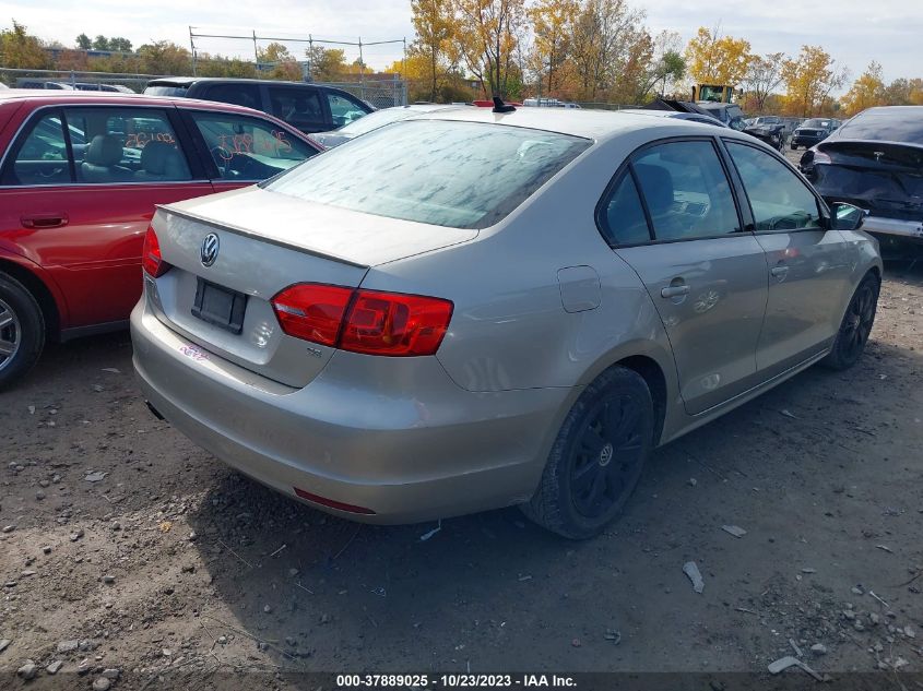 2014 VOLKSWAGEN JETTA SEDAN SE - 3VWD17AJ7EM243000