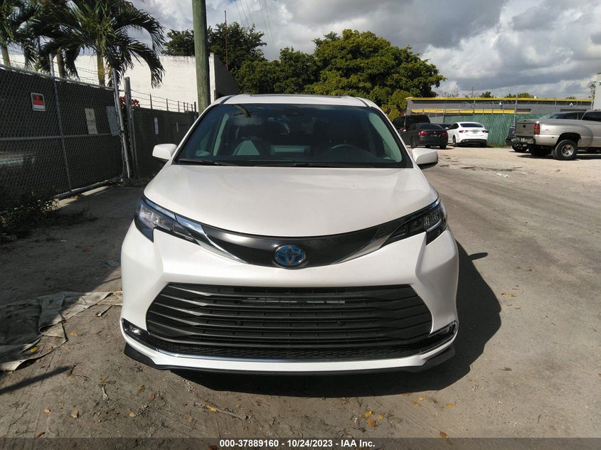 VIN 5TDYRKEC5NS131744 2022 TOYOTA SIENNA XLE