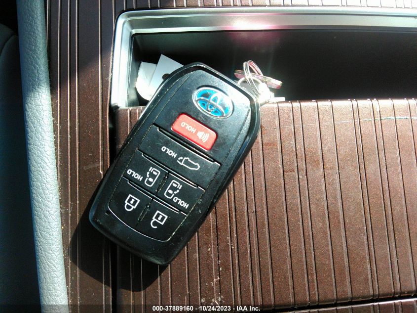 VIN 5TDYRKEC5NS131744 2022 TOYOTA SIENNA XLE