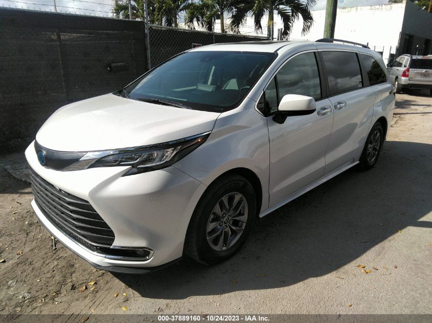 VIN 5TDYRKEC5NS131744 2022 TOYOTA SIENNA XLE