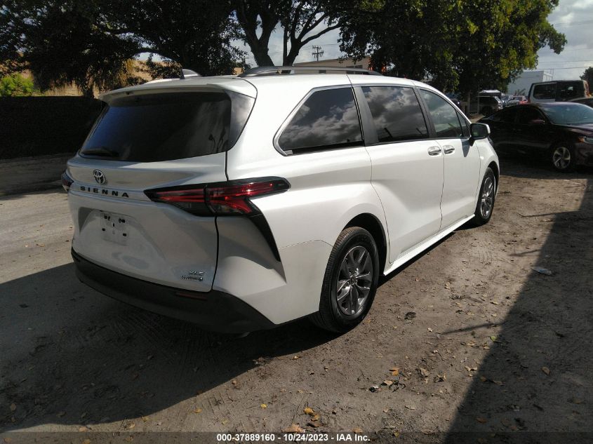 VIN 5TDYRKEC5NS131744 2022 TOYOTA SIENNA XLE