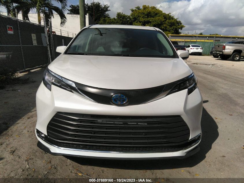 VIN 5TDYRKEC5NS131744 2022 TOYOTA SIENNA XLE
