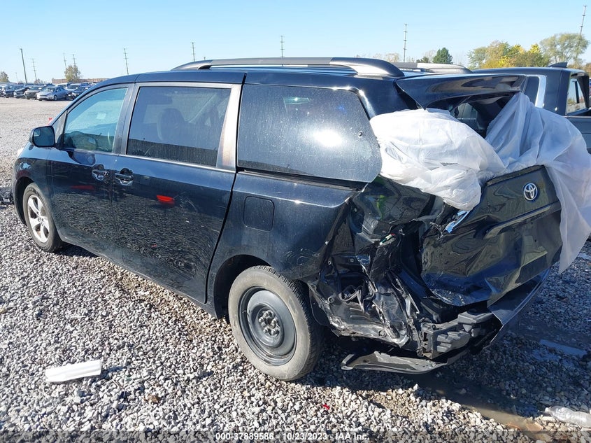VIN 5TDKZ3DC0HS879819 2017 TOYOTA SIENNA LE