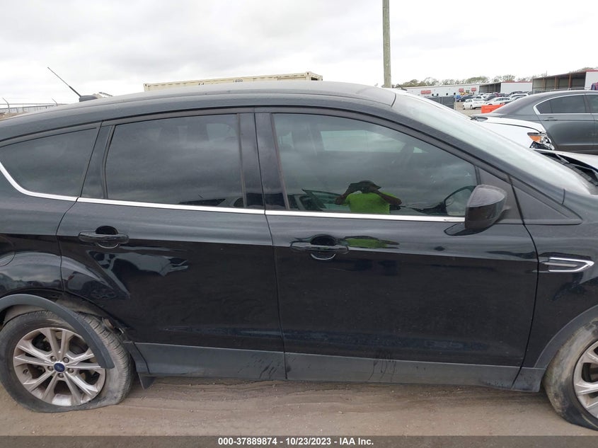 VIN 1FMCU0GD0HUA13759 2017 FORD ESCAPE SE